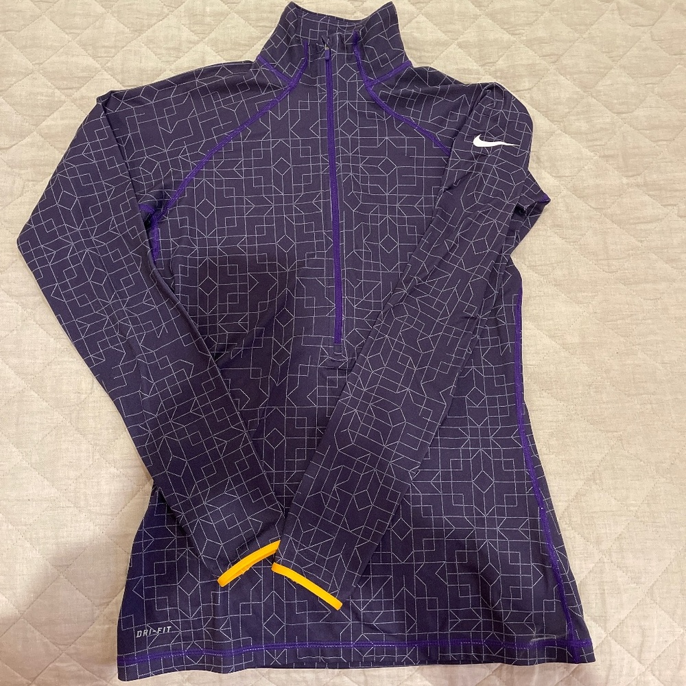 Nike pro women’s king sleeve 1/2 zip
